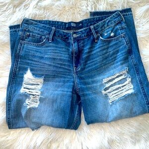 HOLLISTER Distressed Girlfriend Jeans